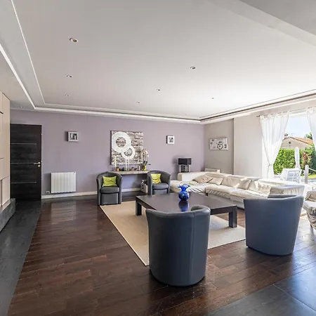 A C 8br 15p With Pool & Tennis - Antibes *