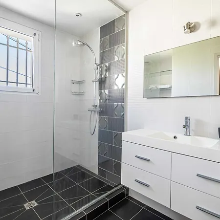 Villa A C 8br 15p With Pool & Tennis -